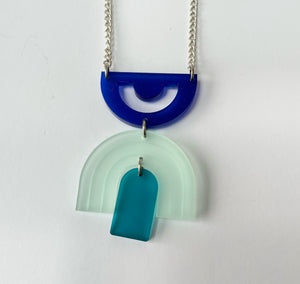 GEOMETRIC FROSTED ACRYLIC NECKLACE
